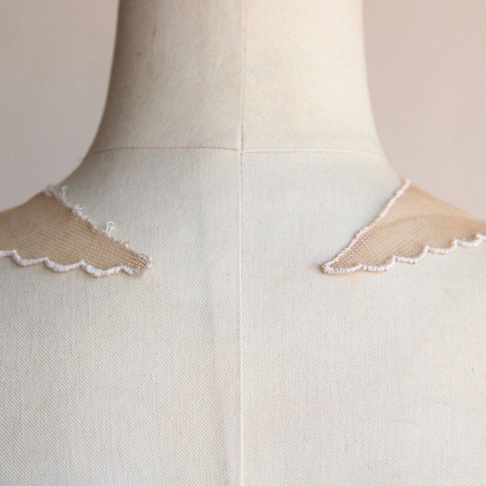 Vintage Ivory Lace Appliques, Pair of 9" Long Collar Pieces - Picture 8 of 10